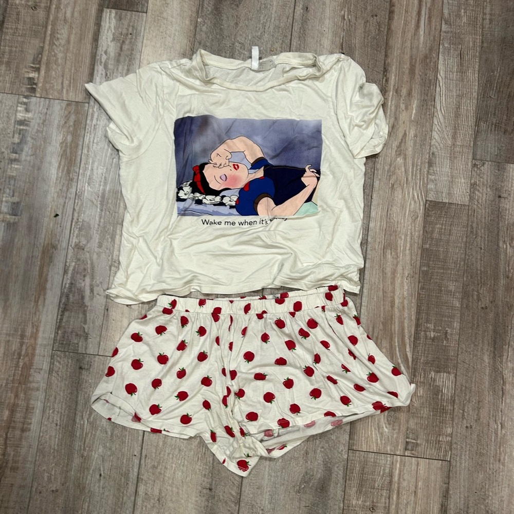 H&M Divided x Disney Snow White pajama set women’s M